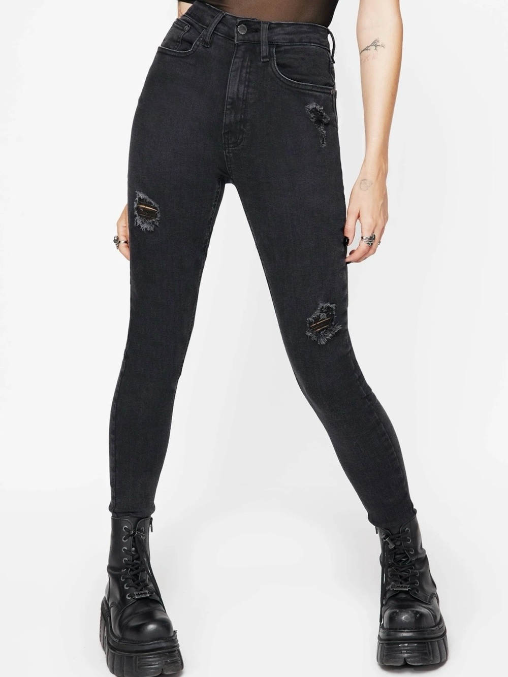 NWT Disturbia Void Embroidered Pocket Skinny Jeans, Size 30”/US 8